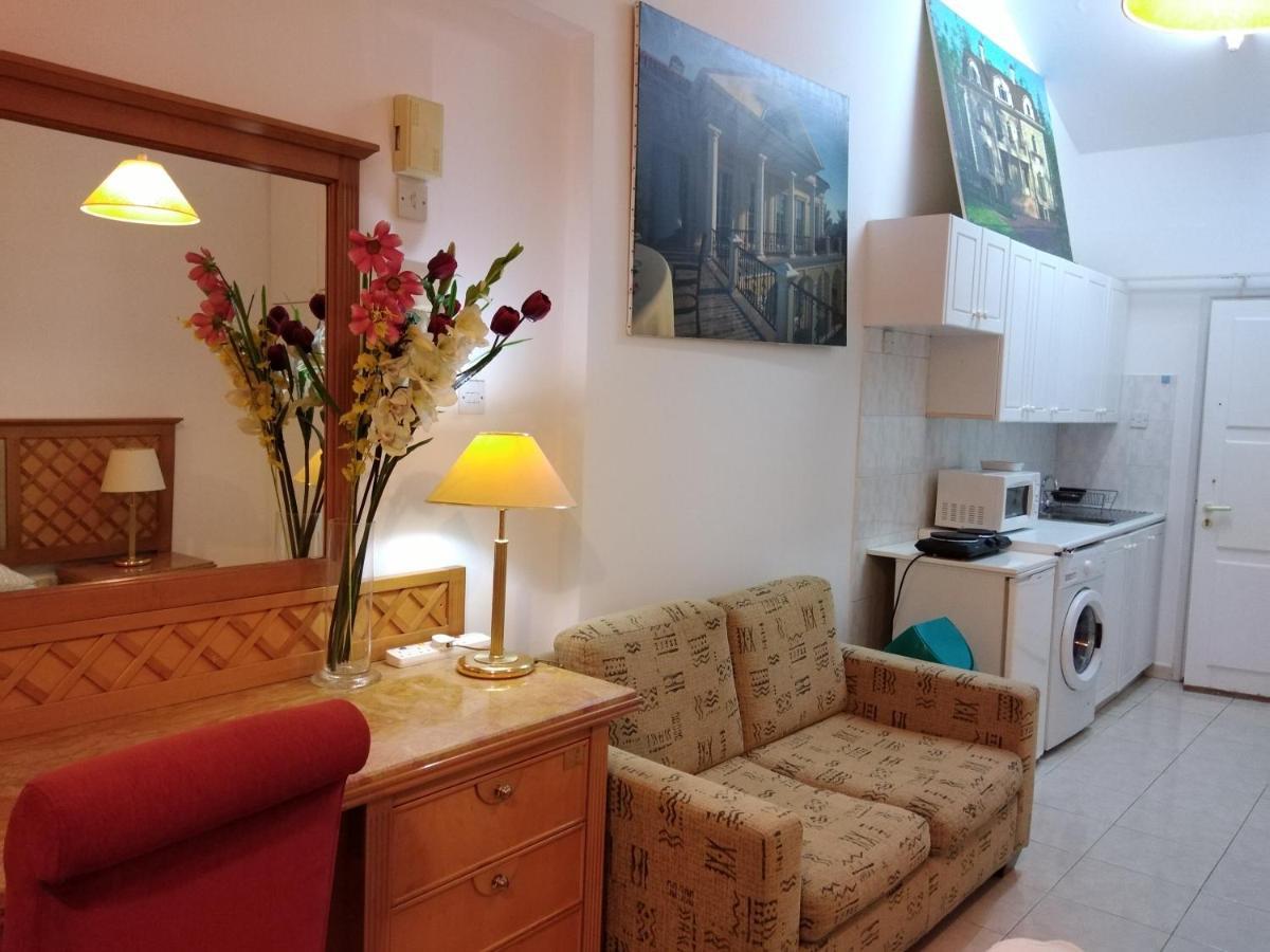 Galatex Beach Studio Apartment Limassol Luaran gambar