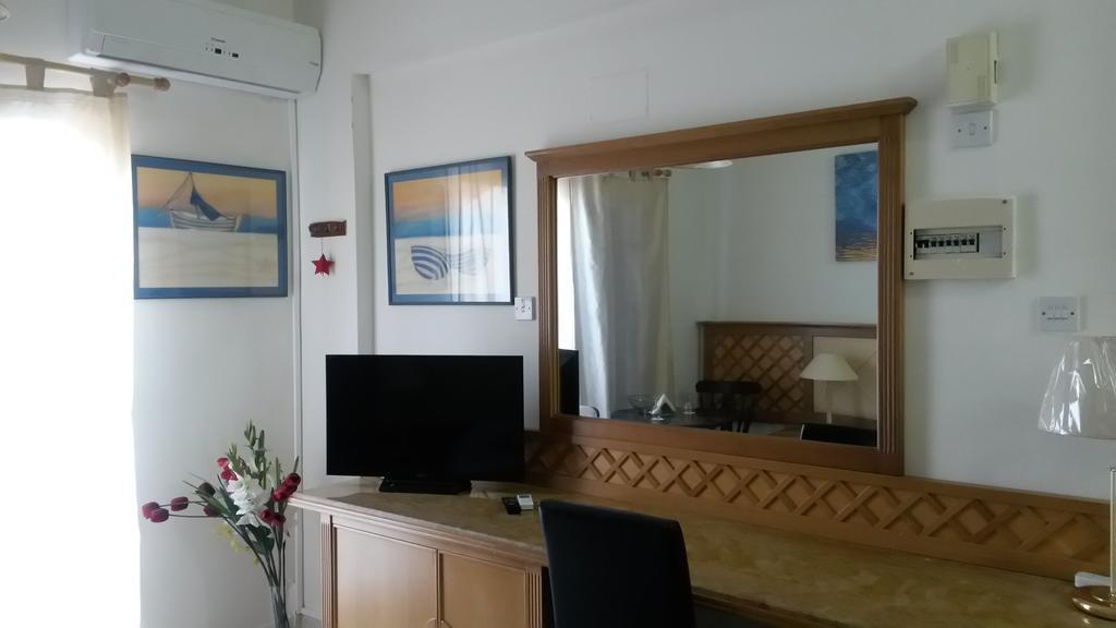 Galatex Beach Studio Apartment Limassol Luaran gambar