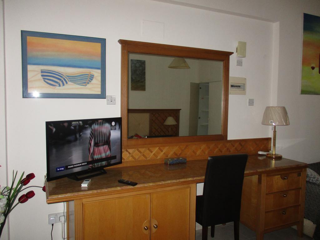 Galatex Beach Studio Apartment Limassol Luaran gambar