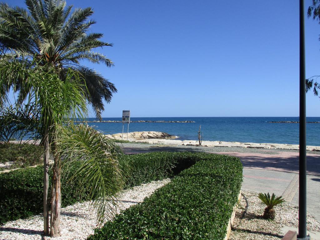 Galatex Beach Studio Apartment Limassol Luaran gambar