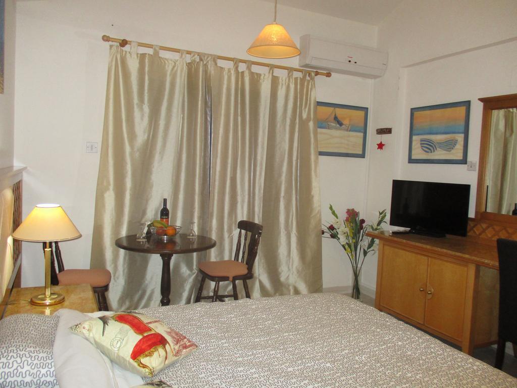 Galatex Beach Studio Apartment Limassol Luaran gambar