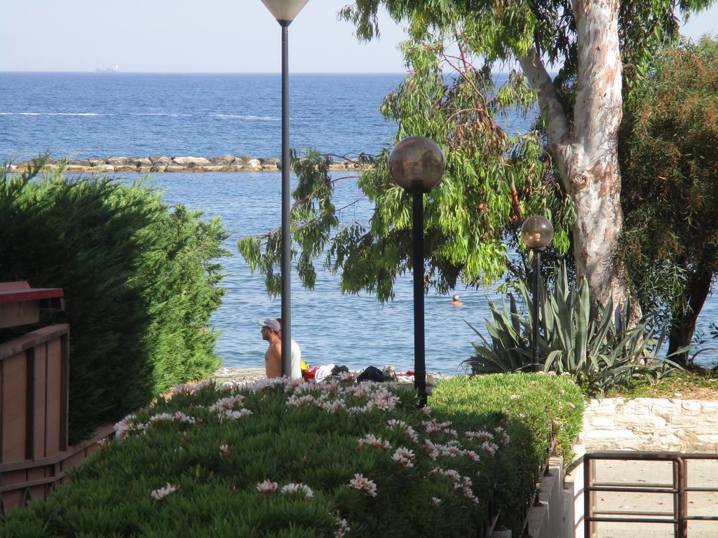 Galatex Beach Studio Apartment Limassol Luaran gambar