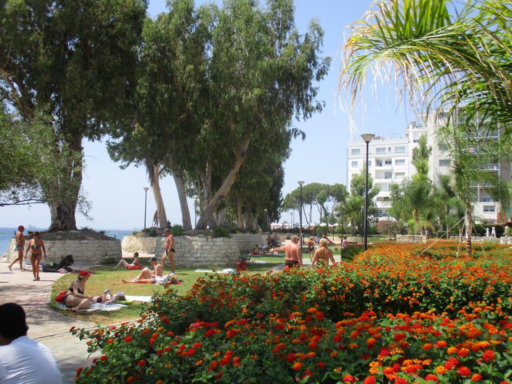 Galatex Beach Studio Apartment Limassol Luaran gambar