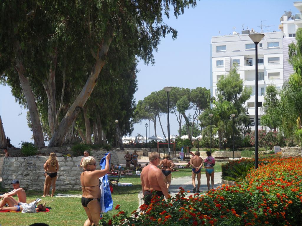 Galatex Beach Studio Apartment Limassol Luaran gambar